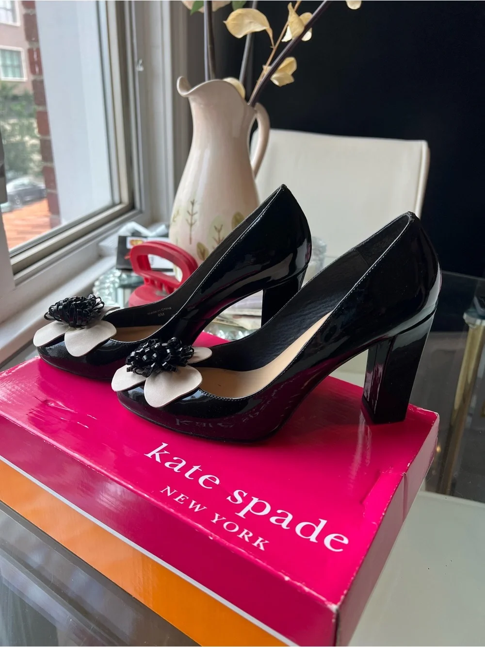 Kate Spade Black Patent Pumps with Cream/Black Nappa Flower
